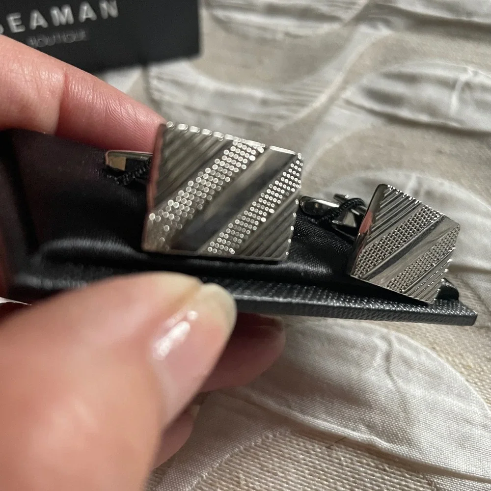 Seaman Boutique Mens Silver Tone Square Diagonal Striped Textured Cufflinks‎ Box